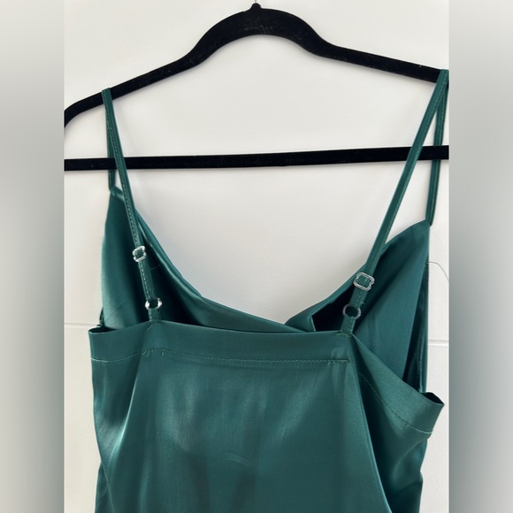 Emerald green satin v-neck midi formal dress ruched slit wedding event Festive M - Picture 11 of 12